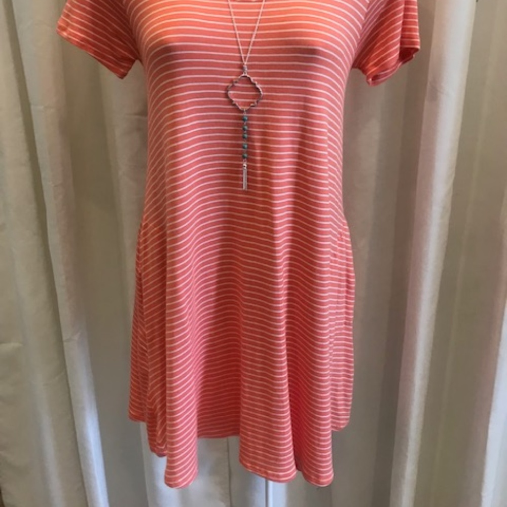 NWT! DRESS WITH POCKETS AND SLEEVE - Picture 4 of 4